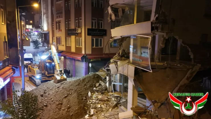 Çökme Tehlikesi Bulunan Bina Yıkıldı