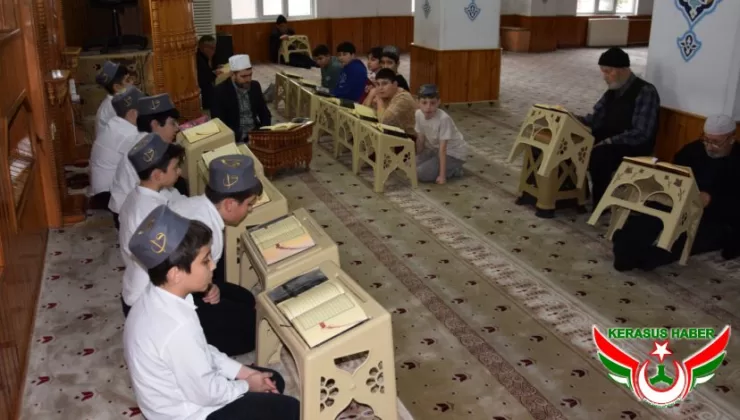 Genç Hafızlar, Mukabele Geleneğini Yaşatıyor