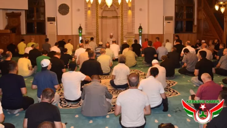 Mevlid Gecesi Dualarla İdrak Edildi