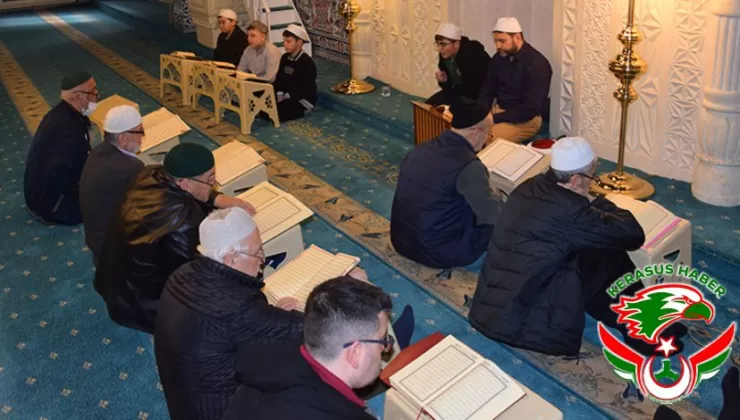Hafız Öğrenciler Mukabele Geleneğini Yaşattı