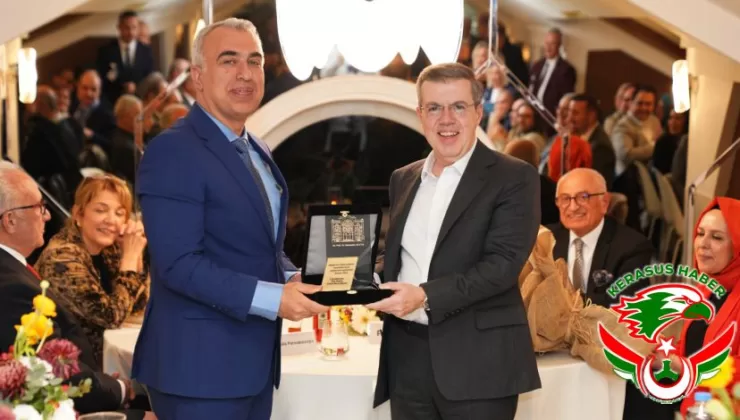 Prof. Dr. Sabahattin Destek’e, Türkiye Hastanesi’nin 35. Yıl İftarında Anlamlı Plaket
