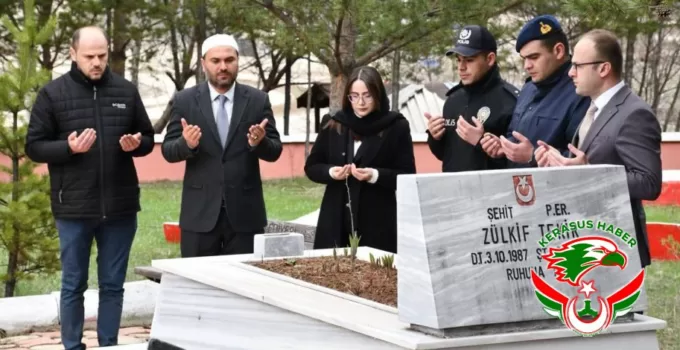 Kaymakam Emrah Azman, Şehit Zülkif Tekir’i Dualarla Yad Etti