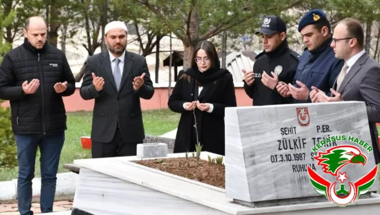 Kaymakam Emrah Azman, Şehit Zülkif Tekir’i Dualarla Yad Etti
