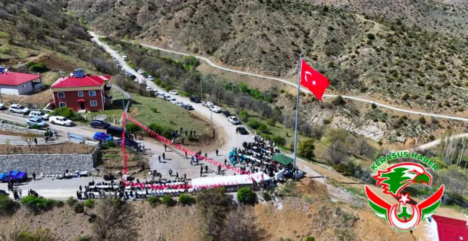 Bölgenin En Büyük Al Bayrağı Çamoluk’ta