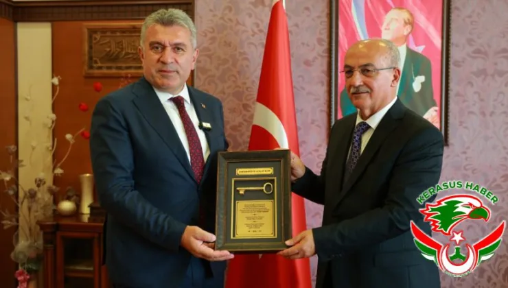Başkan Sıbıç, Yeni Üniversite Binasının Anahtarını Rektör Can’a Teslim Etti